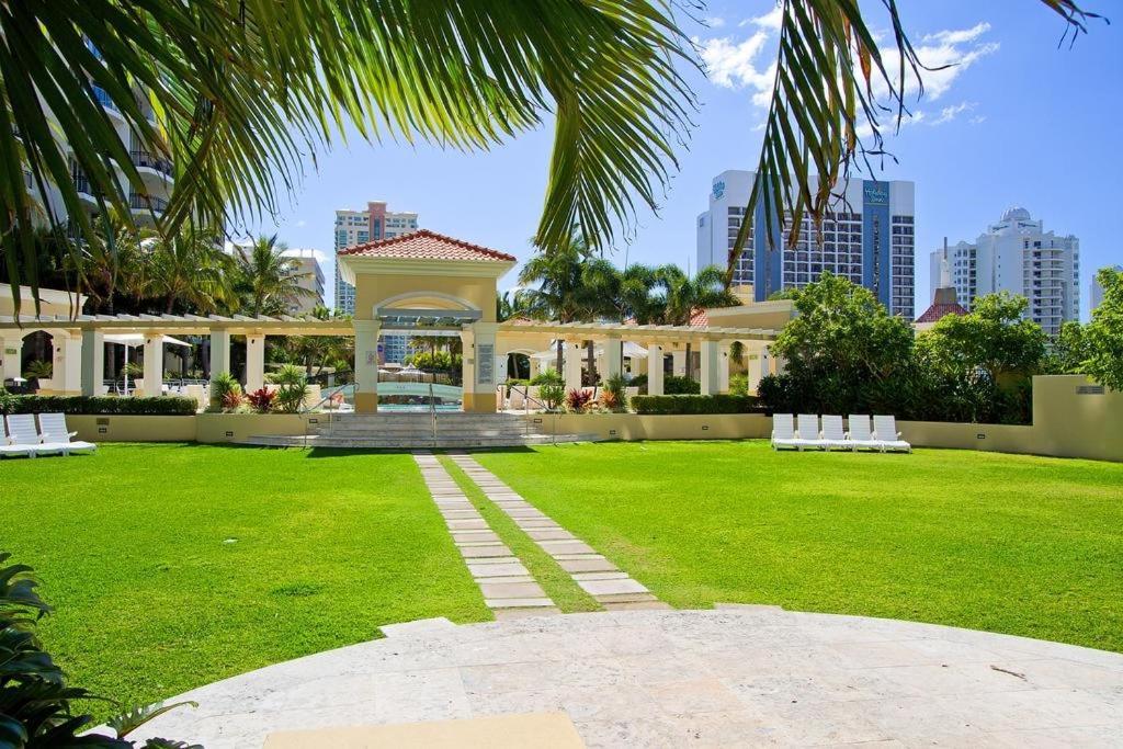 Deluxe Chevron Renaissance Apartment Gold Coast Luaran gambar