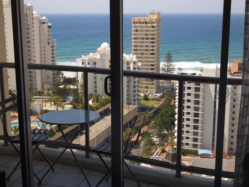 Deluxe Chevron Renaissance Apartment Gold Coast Luaran gambar