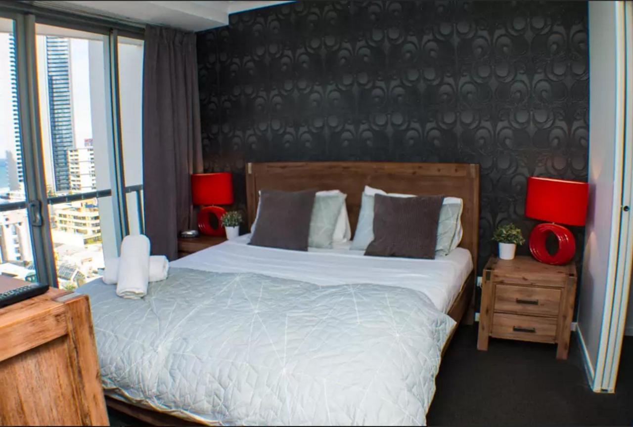 Deluxe Chevron Renaissance Apartment Gold Coast Luaran gambar