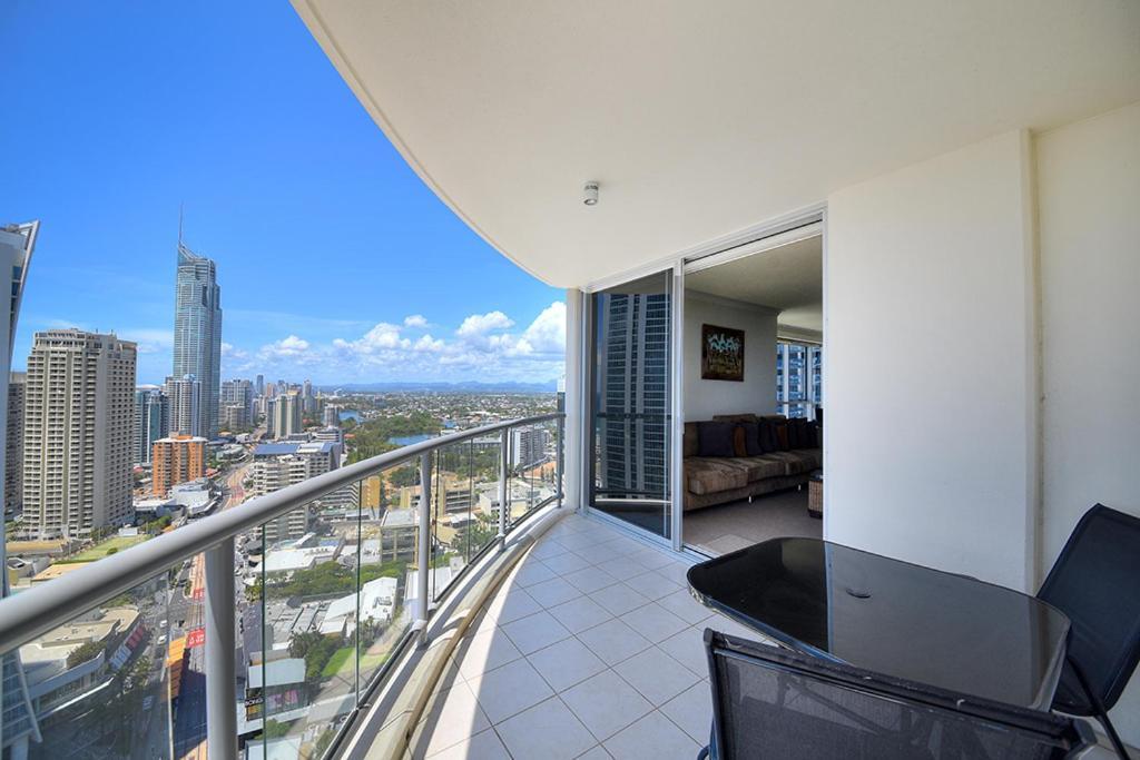Deluxe Chevron Renaissance Apartment Gold Coast Luaran gambar
